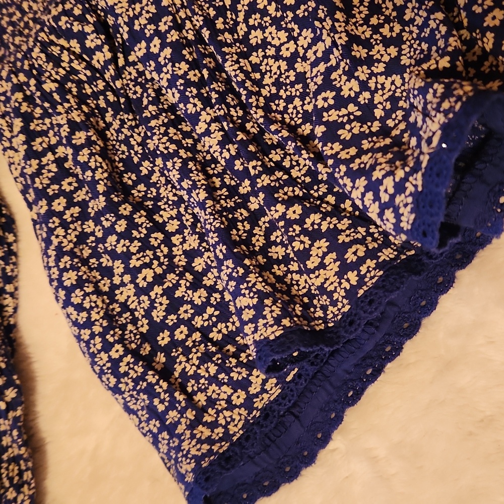 Free People Cropped Navy Floral Blouse Womans Size Medium - Picture 7 of 12
